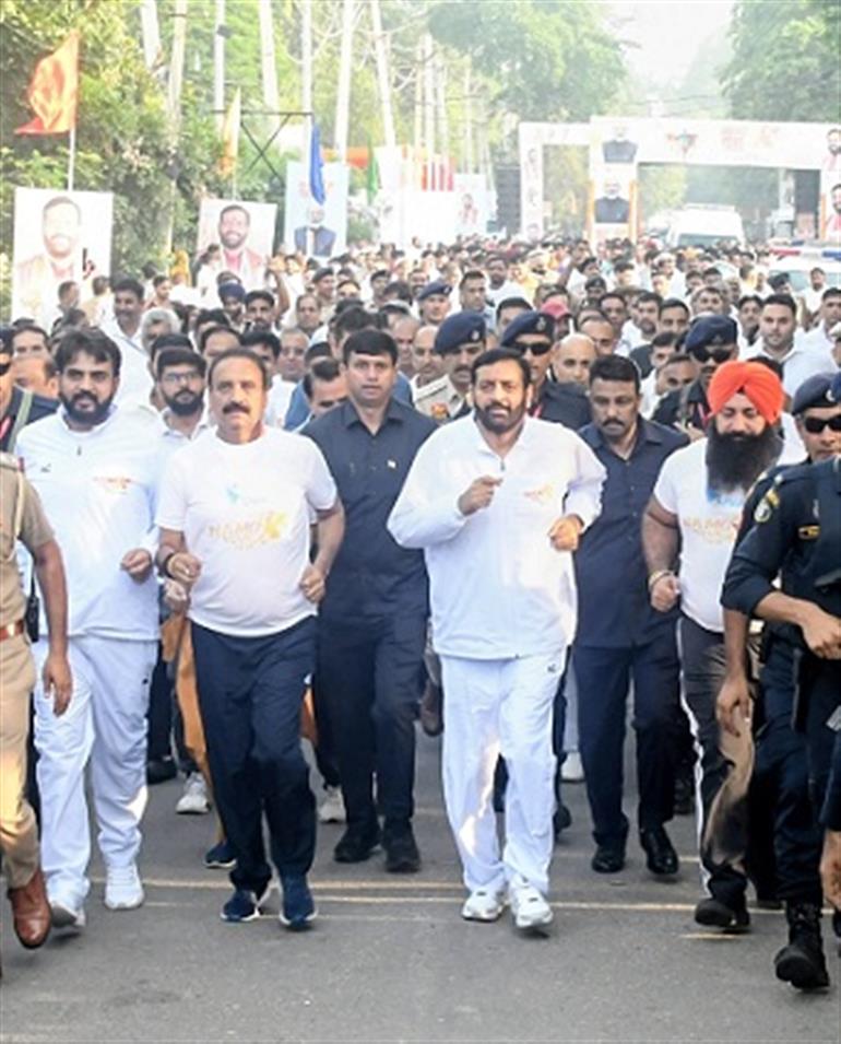 ਮੁੱਖ ਮੰਤਰੀ ਨਾਇਬ ਸਿੰਘ ਸੈਣੀ ਨੇ ਪ੍ਰਧਾਨ ਮੰਤਰੀ ਨਰਿੰਦਰ ਮੋਦੀ ਦੇ ਜਨਮ ਦਿਨ ਦੀ ਯਾਦ ਵਿੱਚ ਕੁਰੂਕਸ਼ੇਤਰ ਵਿੱਚ "ਨਮੋ ਯੁਵਾ ਦੌੜ" ਨੂੰ ਹਰੀ ਝੰਡੀ ਦਿਖਾ ਕੇ ਕੀਤਾ ਰਵਾਨਾ